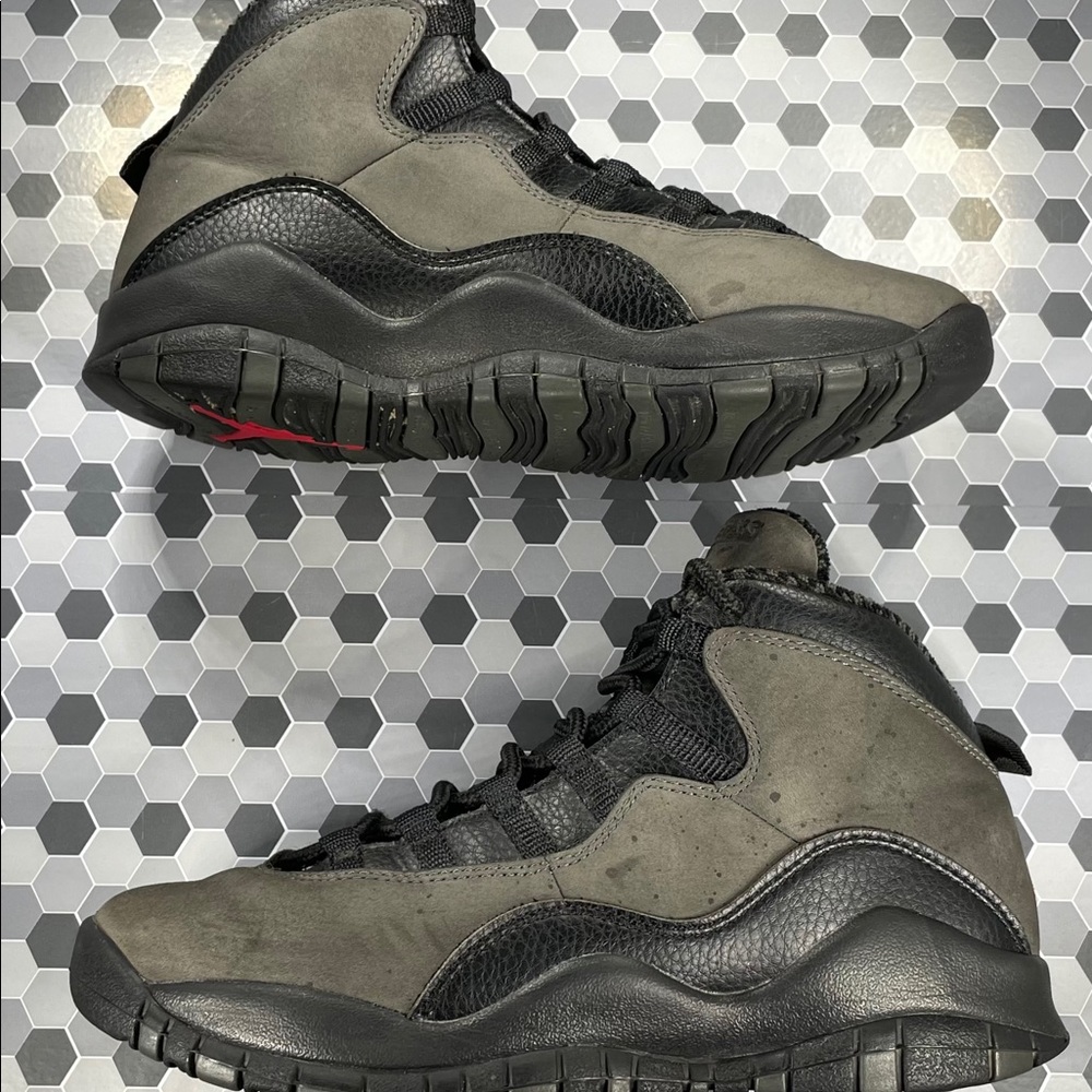 Air Jordan Retro 10 “Shadow” Size 6Y